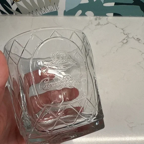 Crown Royal Glass Tumbler Embossed Diamond Pattern Canadian Whiskey On The Rocks - Picture 3 of 5